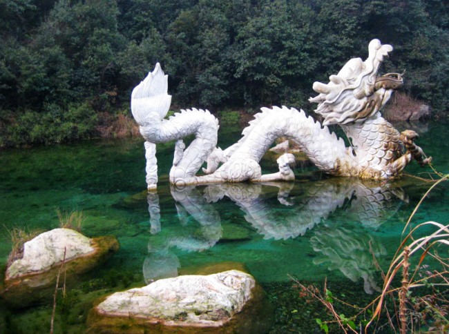 密云白龍?zhí)痘始疑止珗@、張?jiān)垤潮ぞ魄f一日